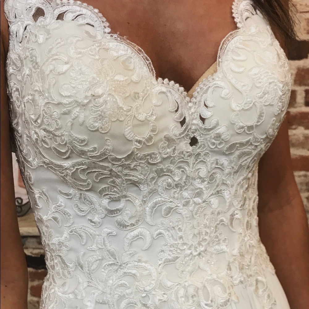 Size 2 Wedding Dress - Picture 3 of 3